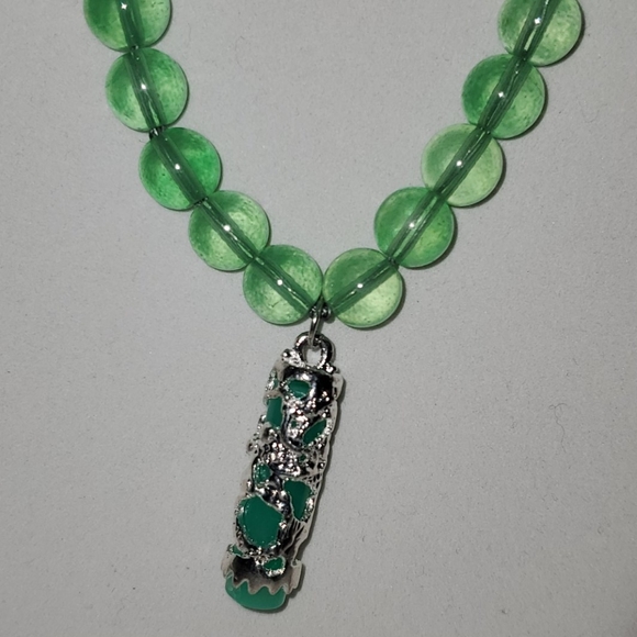 Green Glass Jade with Pendant - Picture 4 of 4